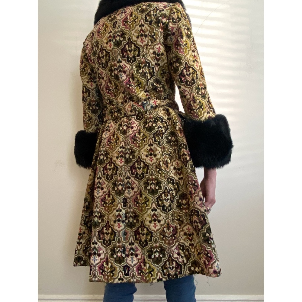 Private Collection: Vintage Tapestry Coat. Small - Picture 7 of 9